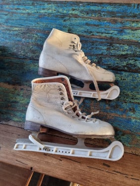 Kunstschaatsen maat 43