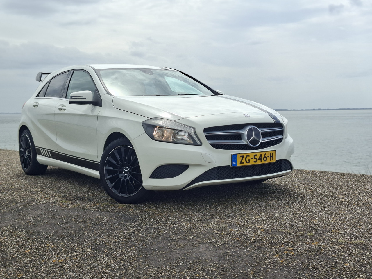 Mercedes A klasse A180 175PK! AMG styling boekjes