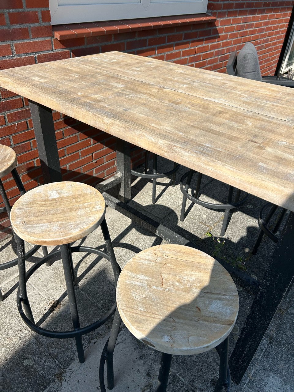 Bartafel met krukken