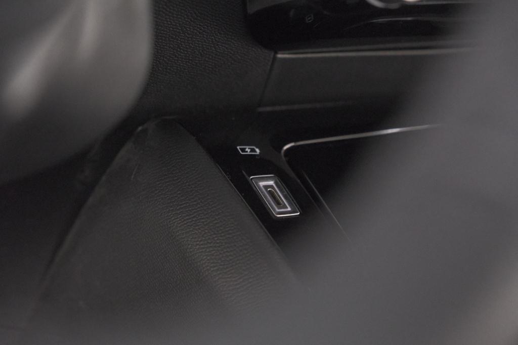 Peugeot 208 1.2 hybrid 100 e-dcs6 allure | apple carplay | parkeersensoren 