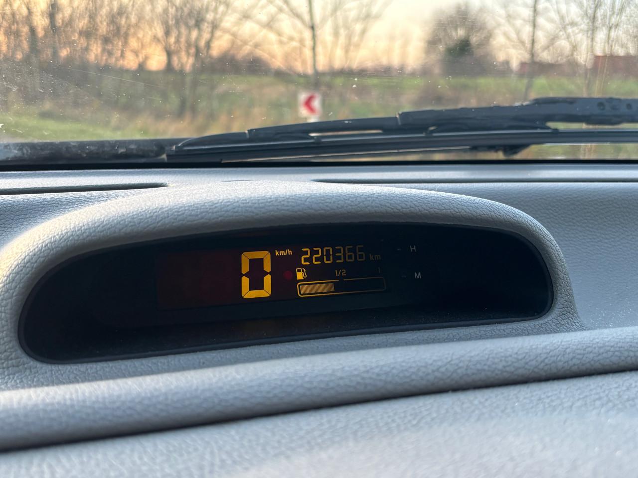 Renault Twingo 2002 met 14 maanden APK