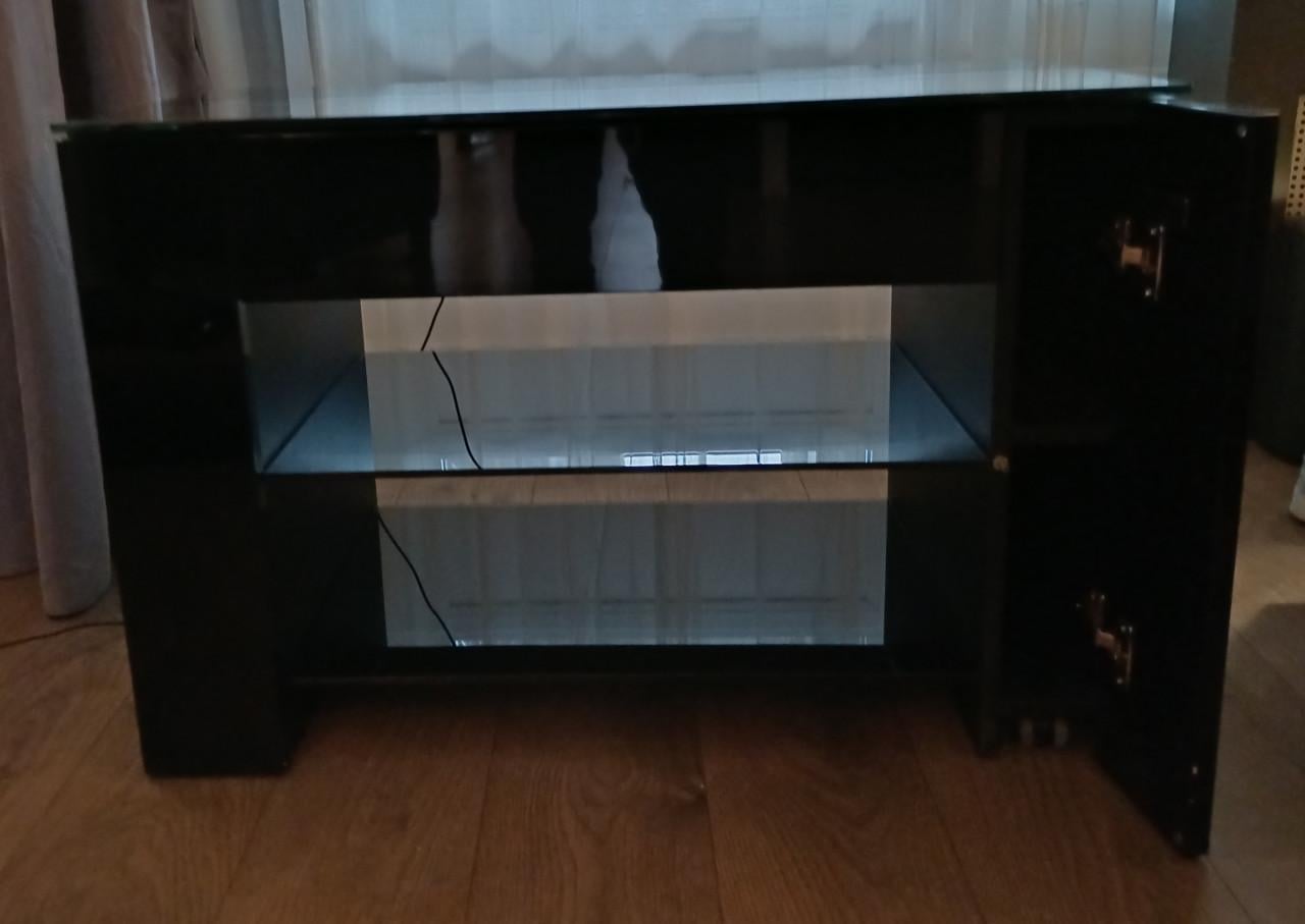 Zwarte audio/ tv meubel
