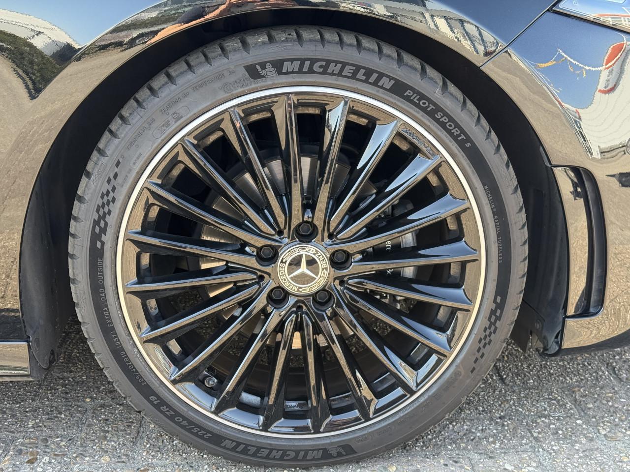 2022 Mercedes-Benz A-klasse - 180 d AMG | Widescreen | Camera | Sfeer