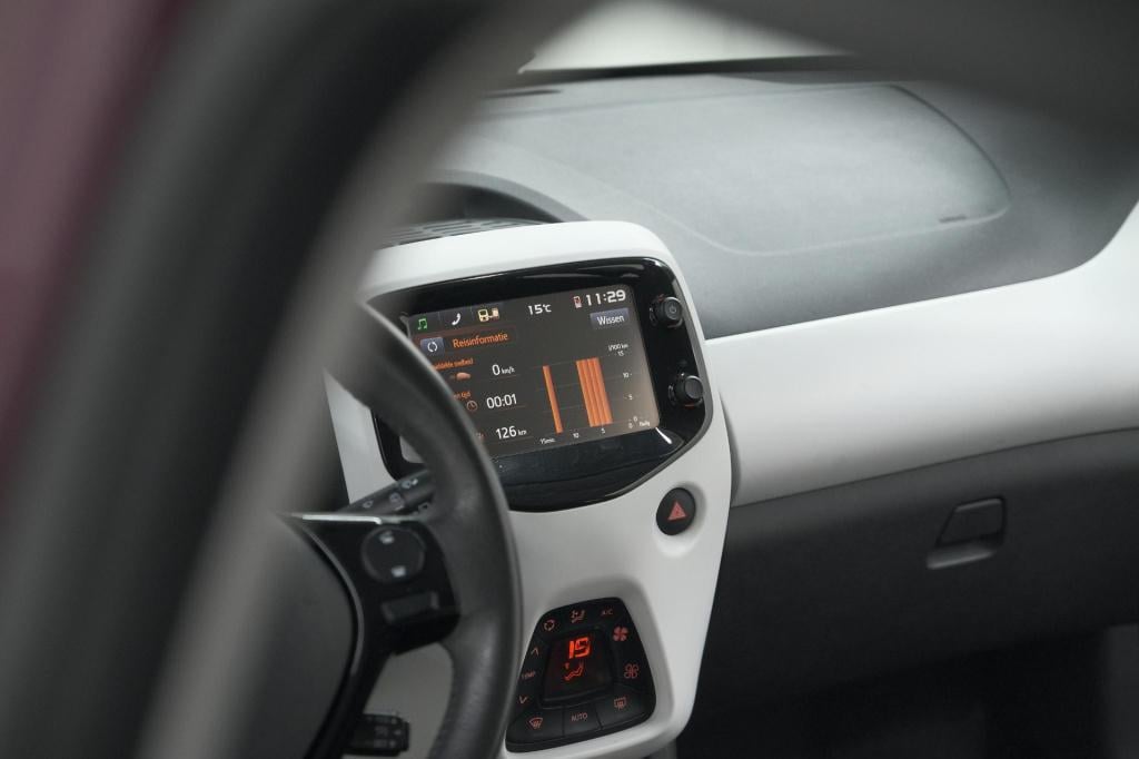 Peugeot 108 1.0 e-vti première | camera | climate control | 15 inch lichtme