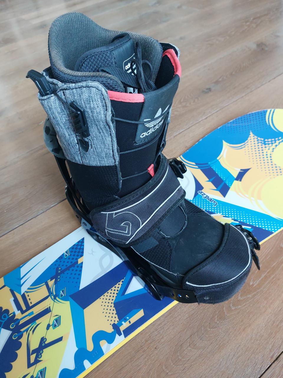 Snowboard 135 (junior) incl Burton bindingen