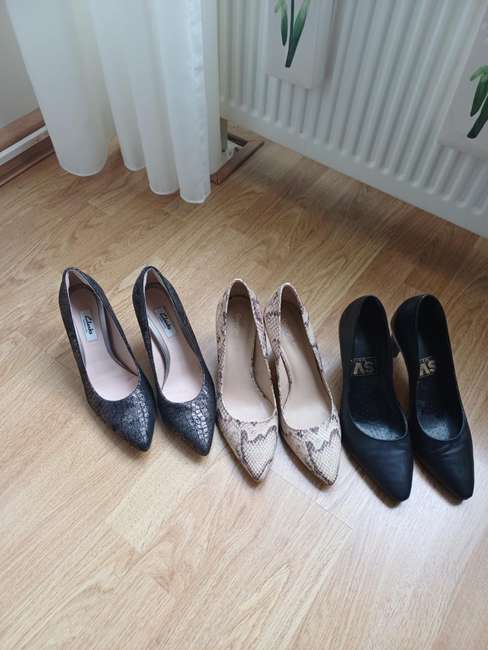 Gratis Gratis 3 paar schoenen maat 39 toppie !!!