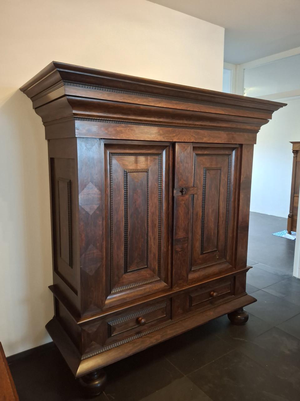 Eikenhouten kussenkast, kopie naar oud voorbeeld, ca 1920