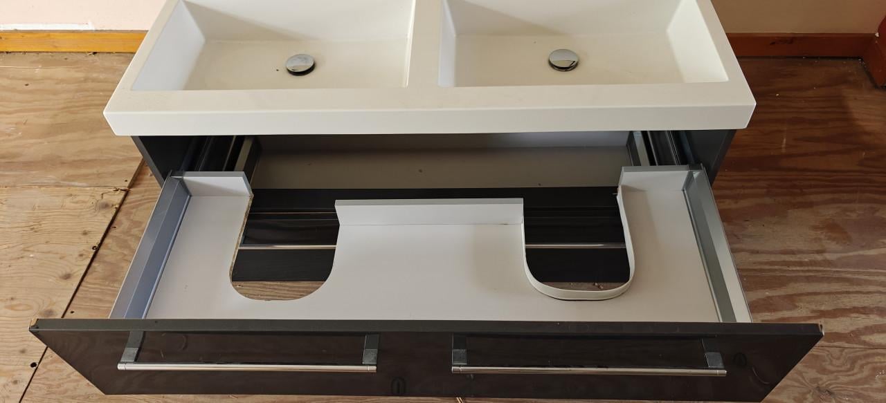 Gratis af te halen dubbele wasbak met kast