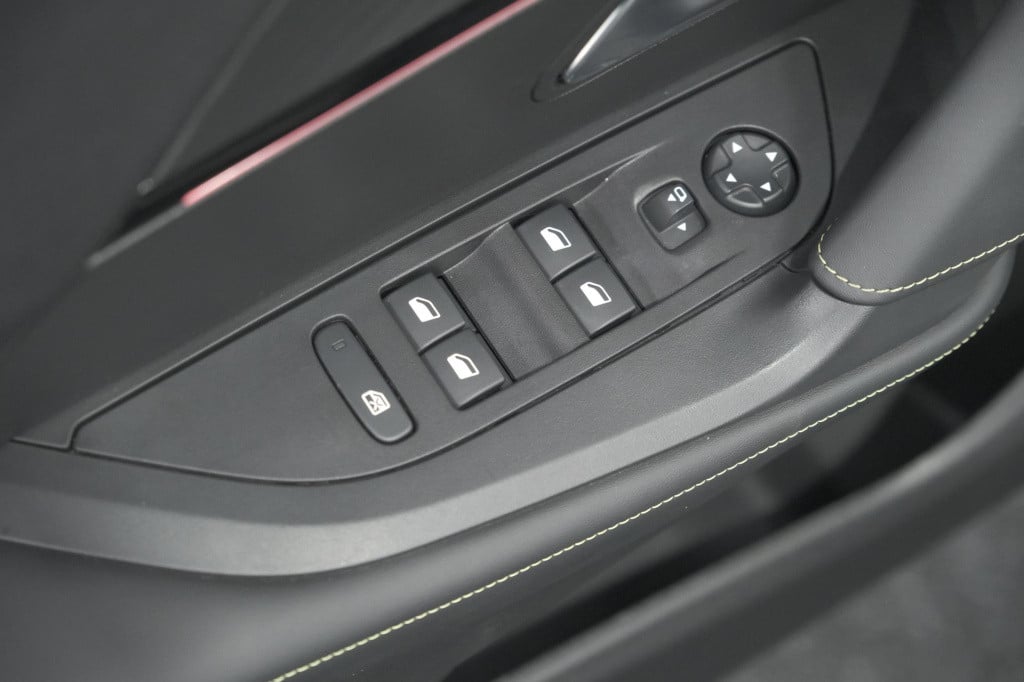 Peugeot 2008 puretech 130 eat8 gt | 360 camera | adaptieve cruise control |