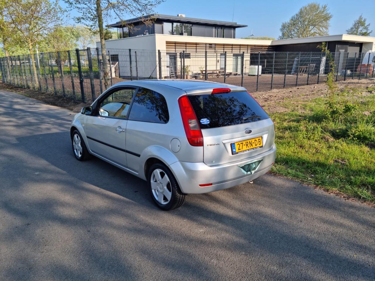 Ford fiesta 1.3i bouwjaar 2005 103000km zeer goede staat