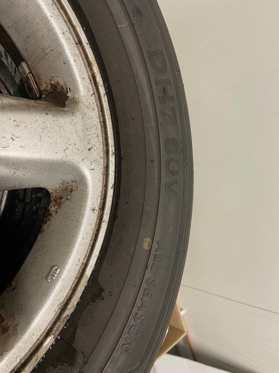 Banden met velg 235/60/R16 All Season