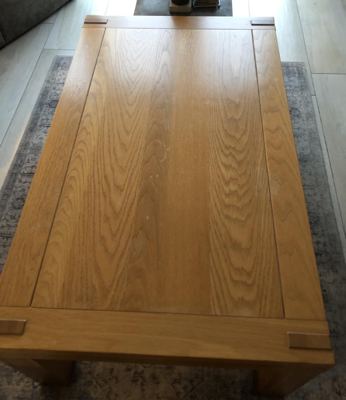 Mooie 2/3 pers bank en kasten tafels stoelen