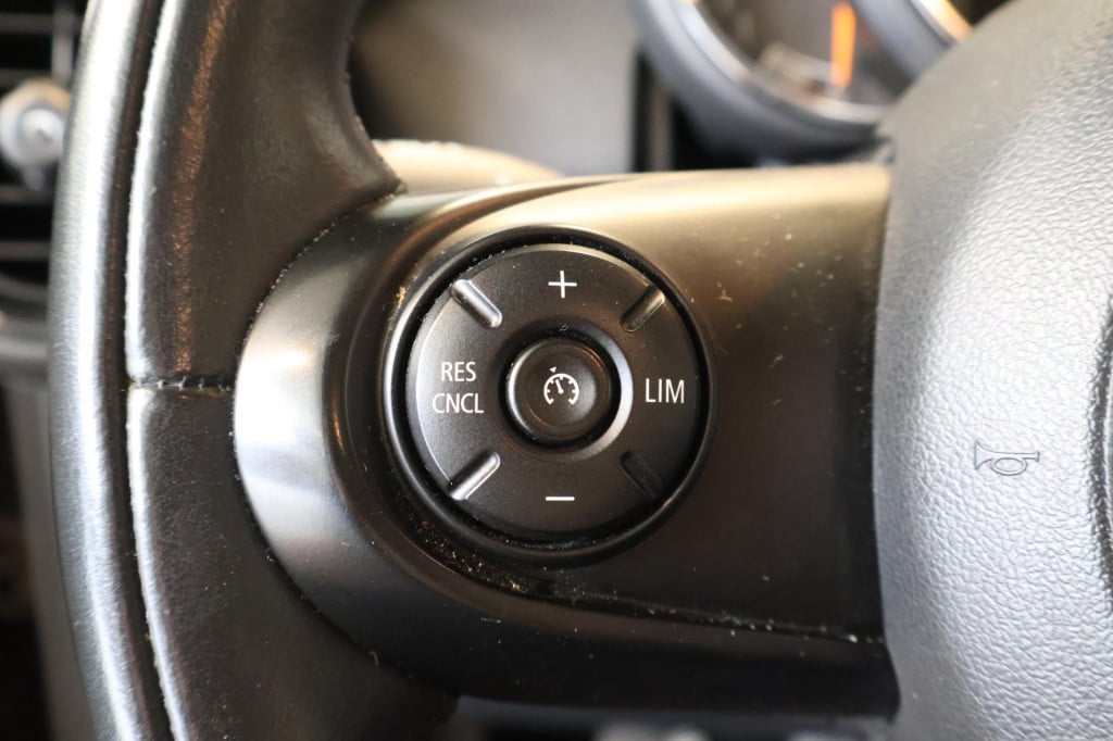 Mini One mini 1.5 business edition nl auto, cruise controle, appconnect, al