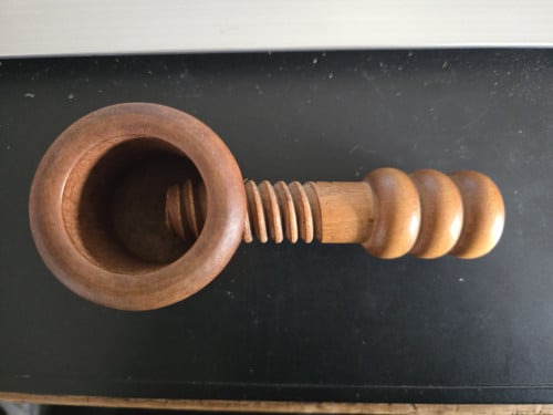 Retro vintage jaren 70 notenkraker van hout