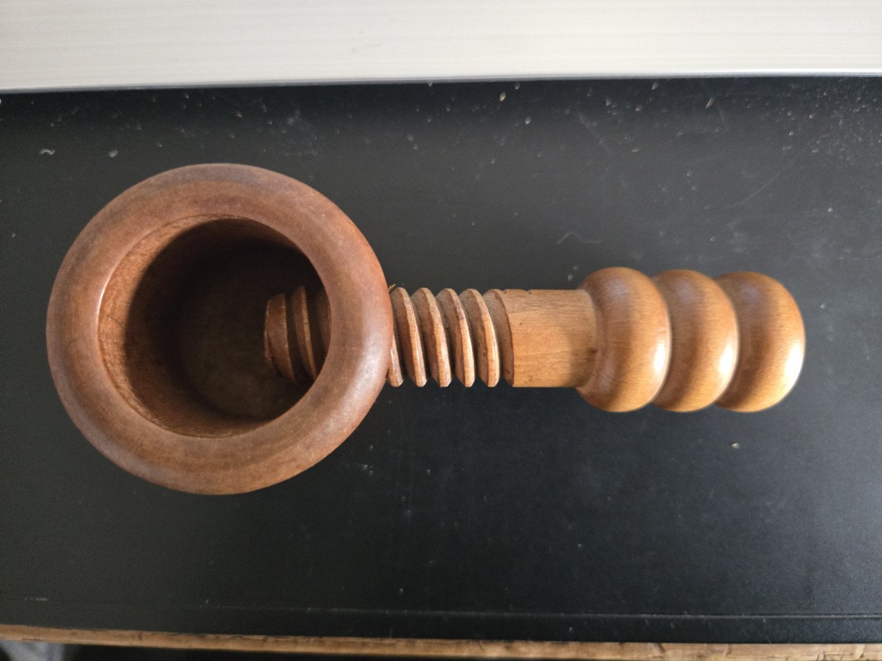 Retro vintage jaren 70 notenkraker van hout