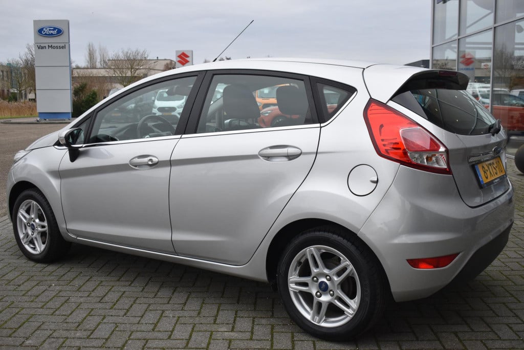 Ford Fiesta 1.0 titanium | nieuwe distributieriem | radio | airco | lichmet