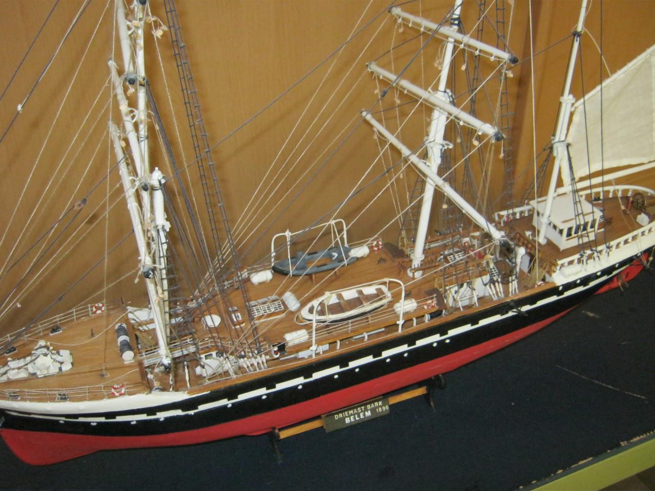 2 scheepsmodellen.