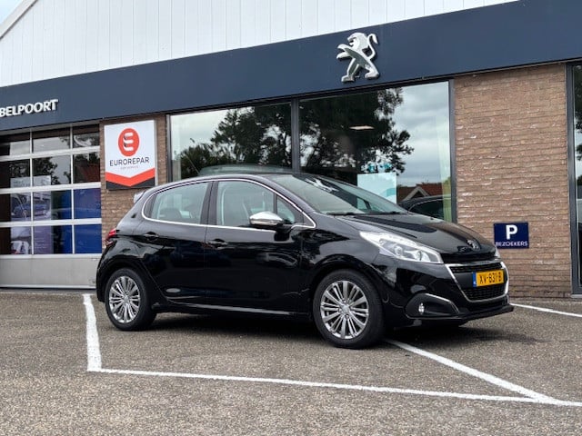 Peugeot 208 blue l. allure 1.2 pt-82pk | navigatie & bluetooth & applecarpl