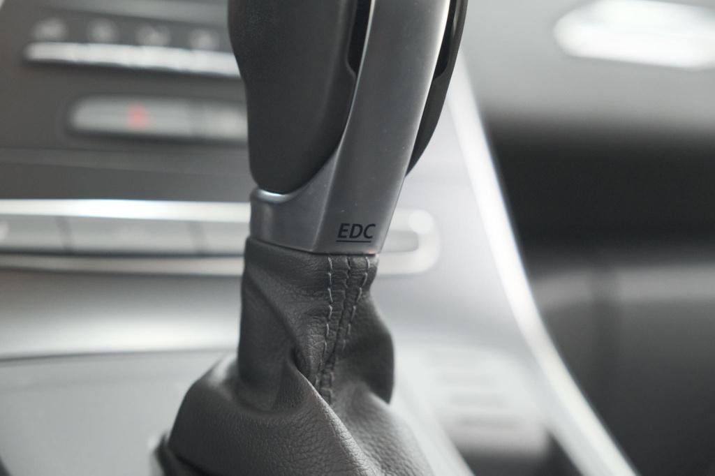 Renault Scenic tce 140 edc limited | camera | stoelverwarming | navigatie |