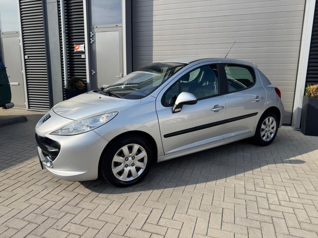 Peugeot 207 1.4-16v xr/130.000/vol jaar apk/airco/carplay