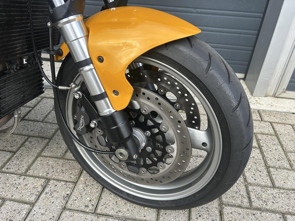Triumph Speed Triple uit 2000 met 25 dkm, sportdemper, monocover €2350,-