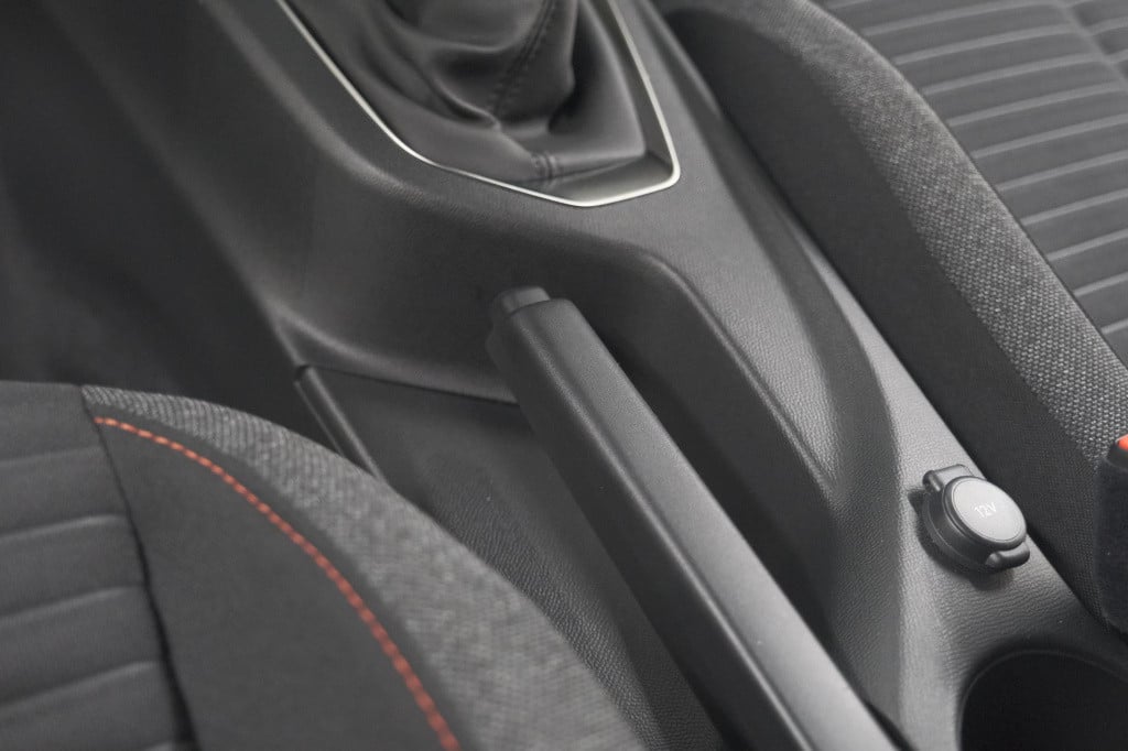 Peugeot 2008 puretech 130 active | camera | apple carplay | parkeersensoren