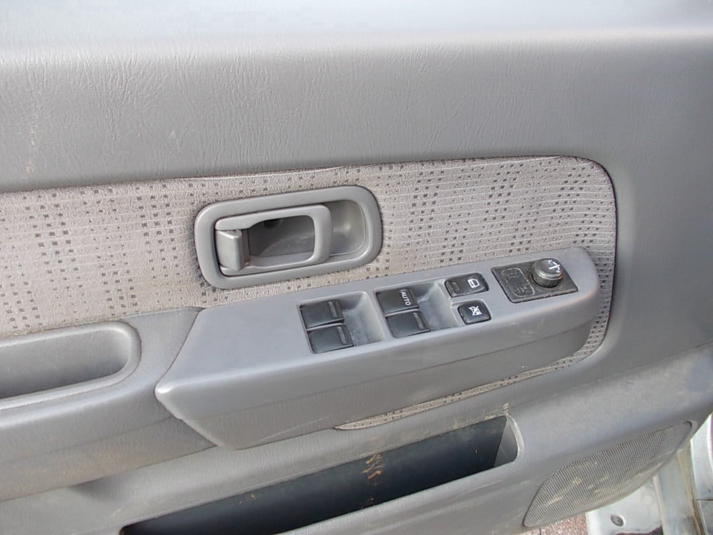 Nissan King-cab pick up (d22) 4x4 dc 5-pers. (navara) lees tekst!!