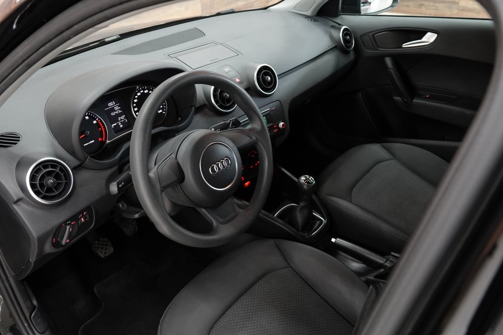 Audi A1 Sportback 1.0 tfsi | airco | pdc | 17" |