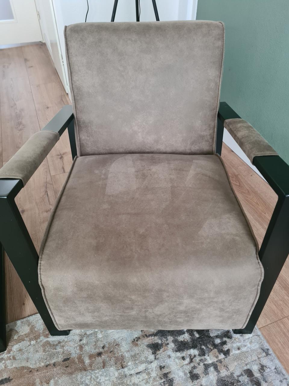 2 Taupe kleurige fauteuils