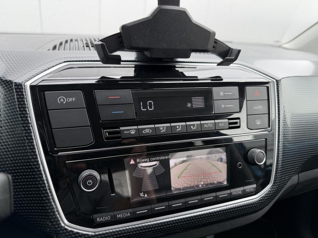 Volkswagen UP! 1.0 65pk 5drs. black style | camera | cruise