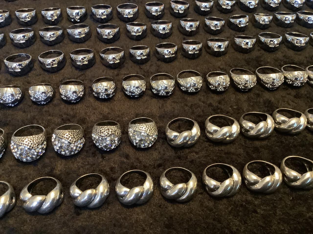 Aanbieding mooie partij ringen. ( partij 124)