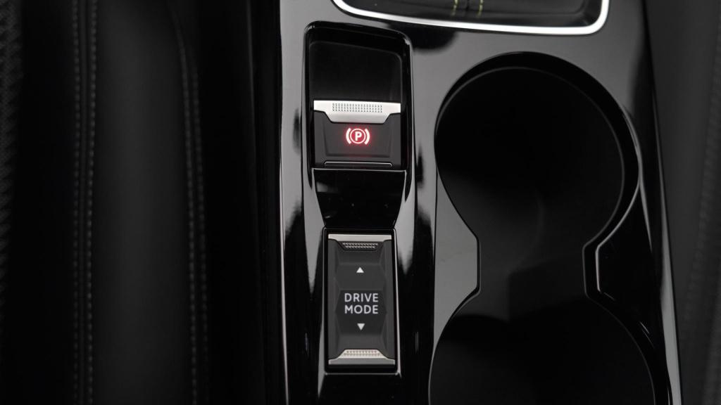 Peugeot 2008 puretech 130 gt | camera | dodehoekdetectie | navigatie | park