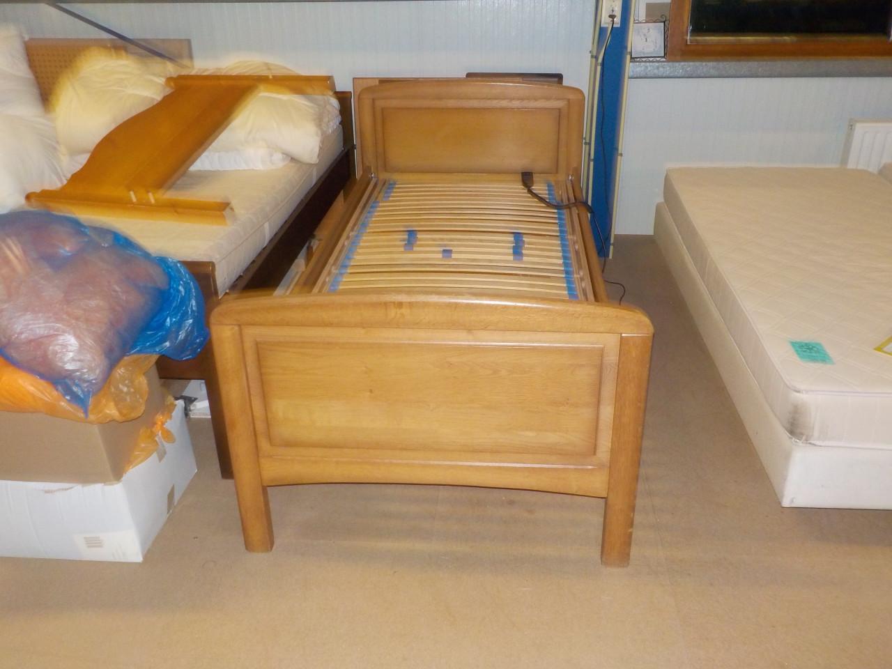 Mooie kwaliteit ledikant 90 x 200 cm met elektrische lattenbodem in goede