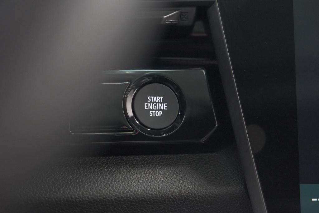 Renault Austral 1.2 e-tech full hybrid 200 techno | 360 camera | panoramada