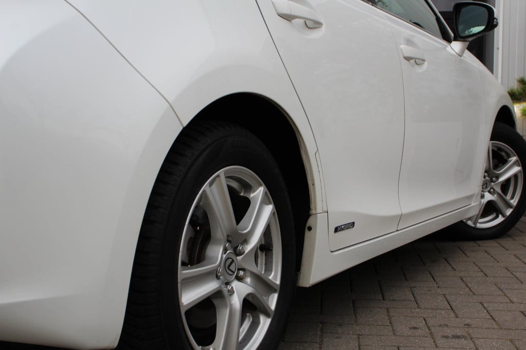 Lexus Ct 200h hybrid - pdc rondom + camera - stoel verw - xenon - parelwit 