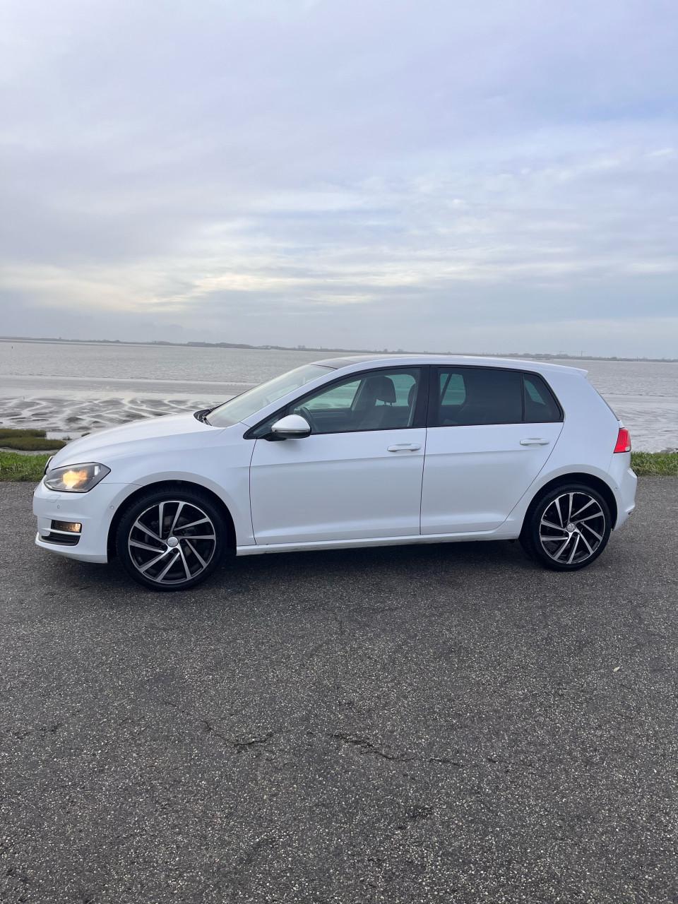 Volkswagen Golf 1.2 TSI Parelmoer Wit met panorama schuifdak