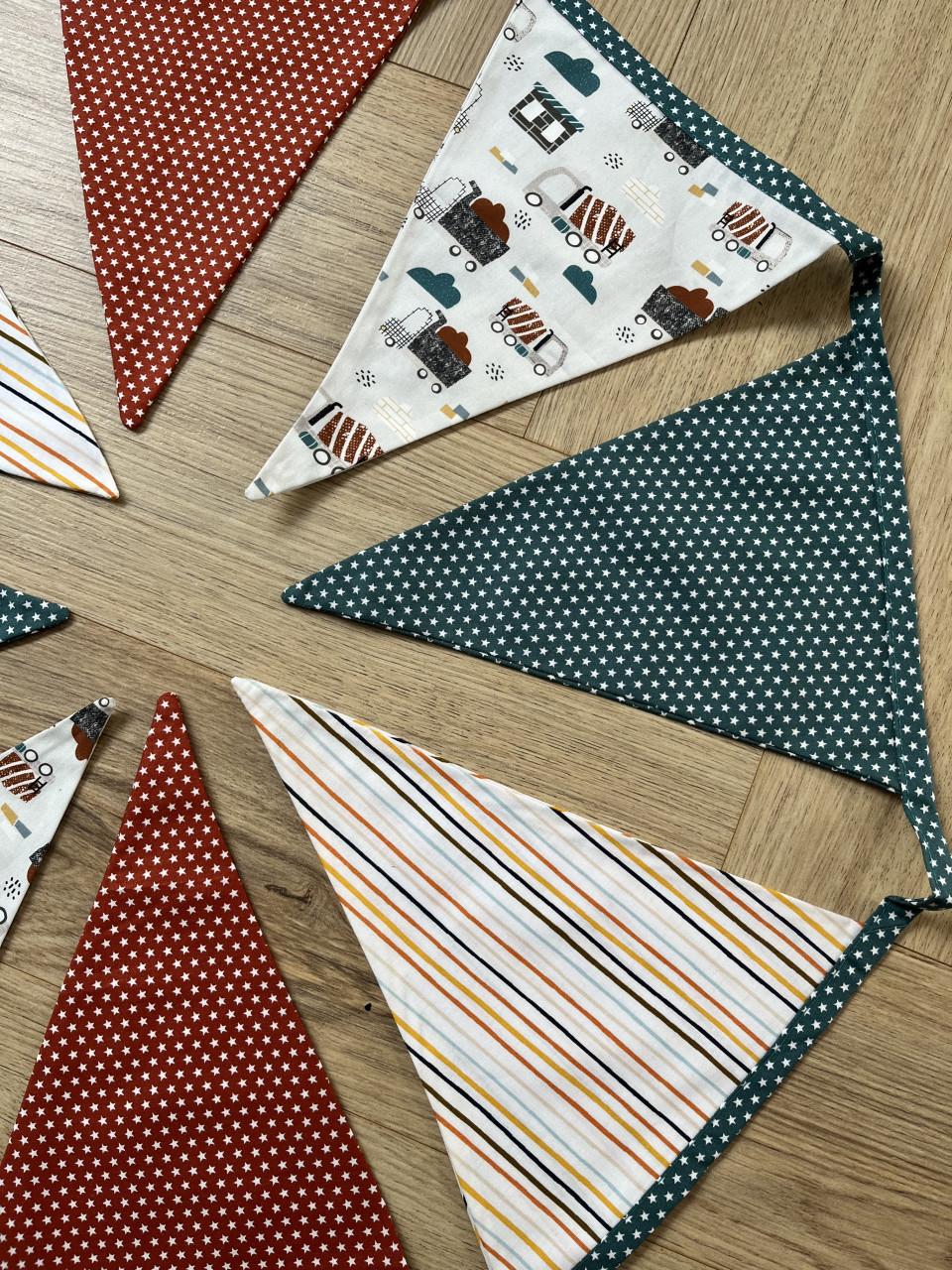 Stoffen vlaggenlijn met voertuigen bruin blauw