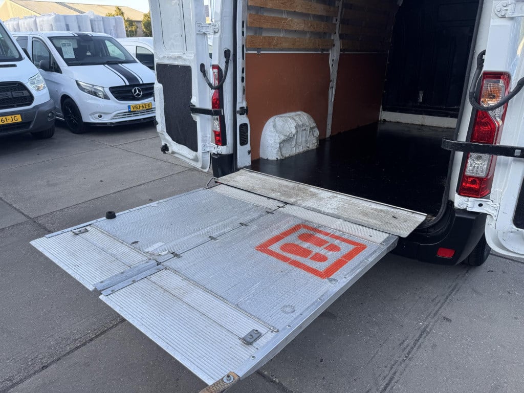 Renault Master t35 2.3 dci l2h2 laadklep / airco / cruise controle / n.a.p 