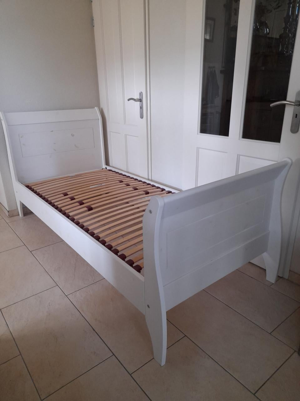 Mooi 1persoons bed (in goede nette staat ) 90 x 200