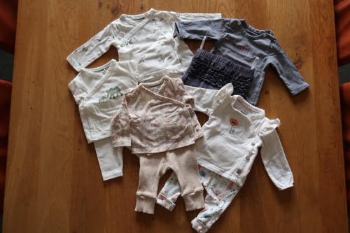 5 Setjes, meisjes truitjes met legging maatje 44 schoon en fris voor €10,00