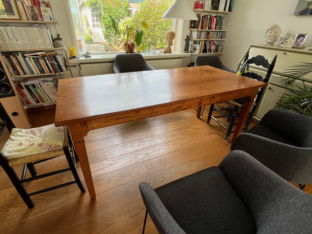 Antieke massief houten eettafel