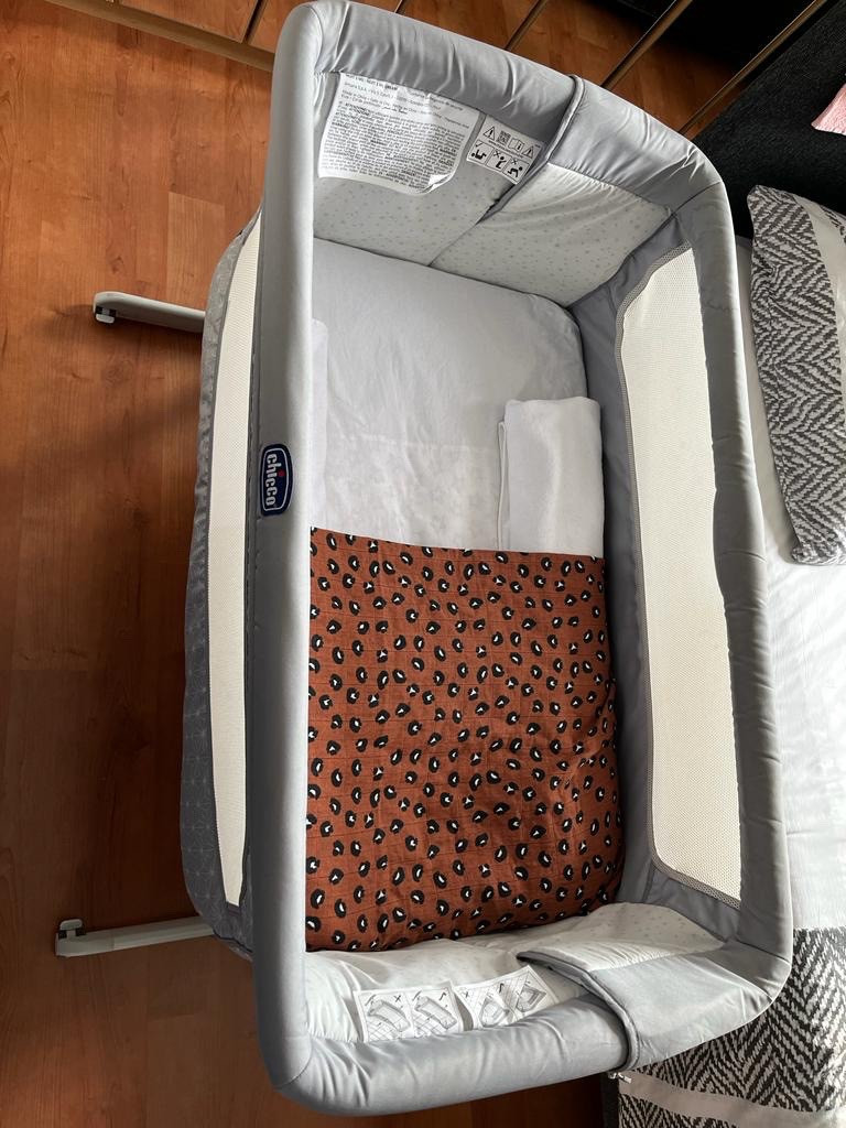 Chicco Next2me co-sleeper