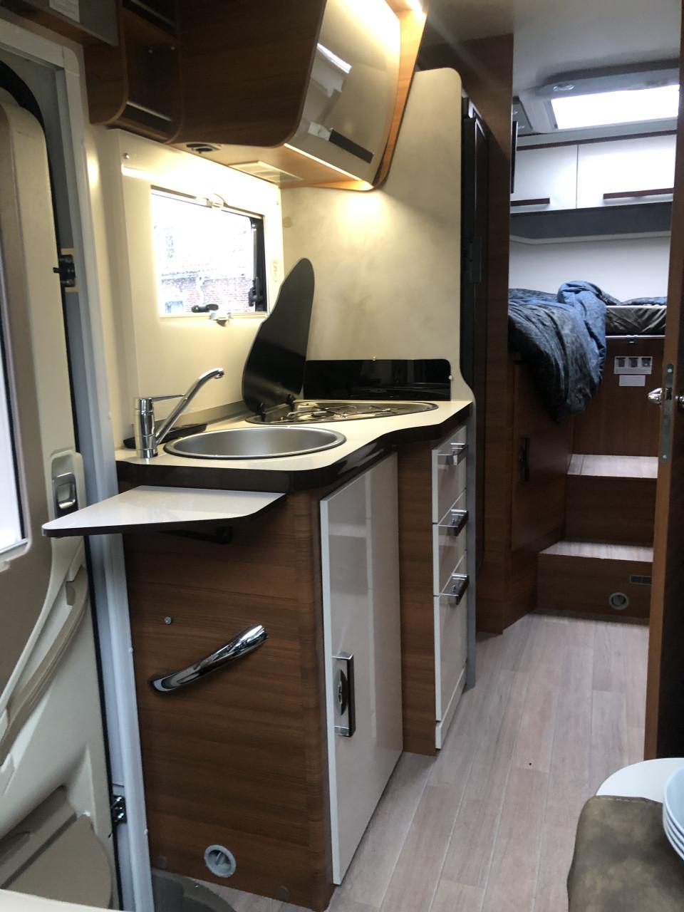 Camper elnagh baron 565 lengtebedden