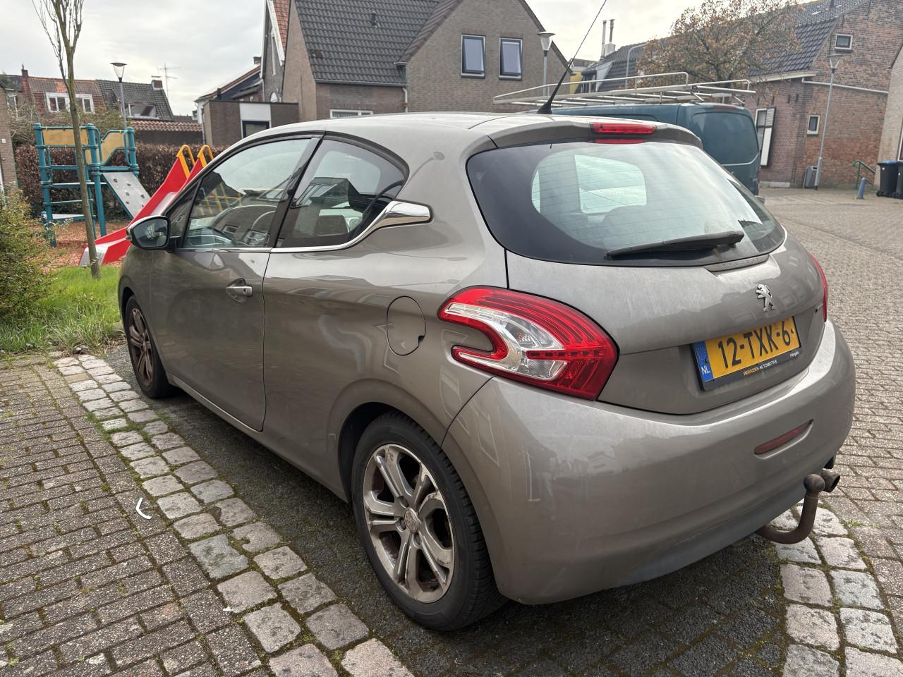 Peugeot 208 1.4 VTI 70KW/95PK 3-D 2012 Beige