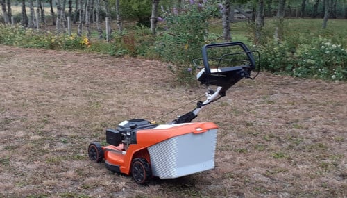 Stihl benzinemaaier, 51 cm, 1 jaar oud. Nieuwprijs nu €750.     VRAAGPRIJS: