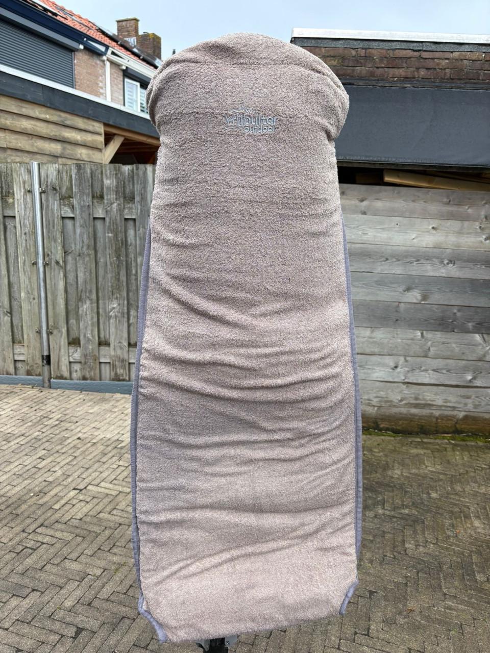 2 Campingstoelen met voetenbank