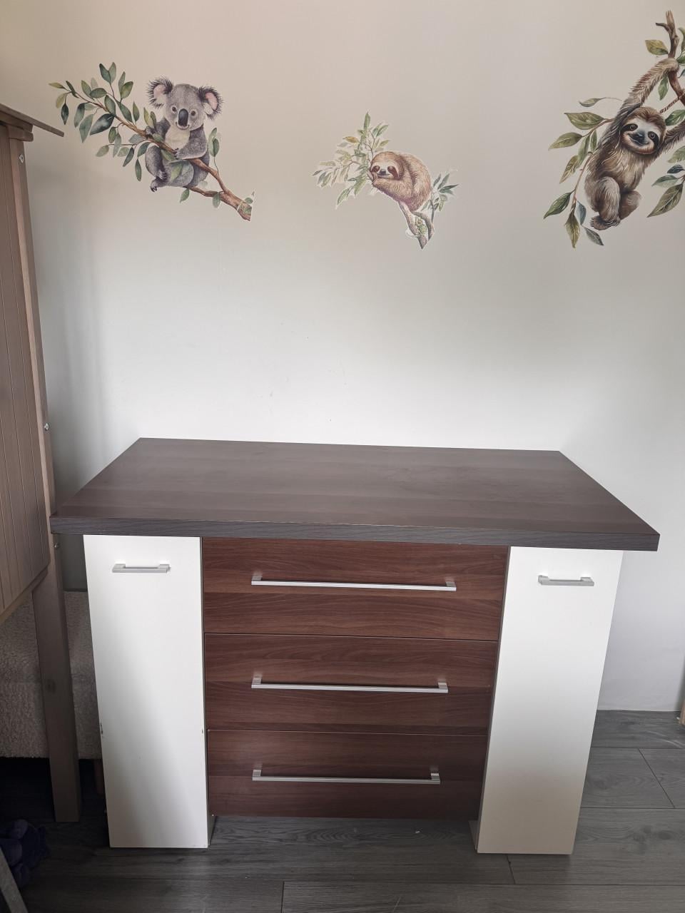 Ledikant en commode