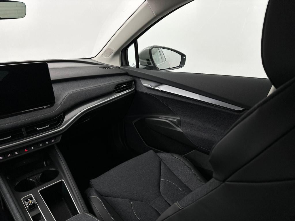 Skoda Elroq business edition tour elektromotor 150 kw / 204 pk