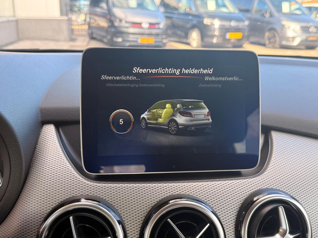 Mercedes-Benz B-Klasse b180 | navi | half leder | stoelverwarming | trekhaa