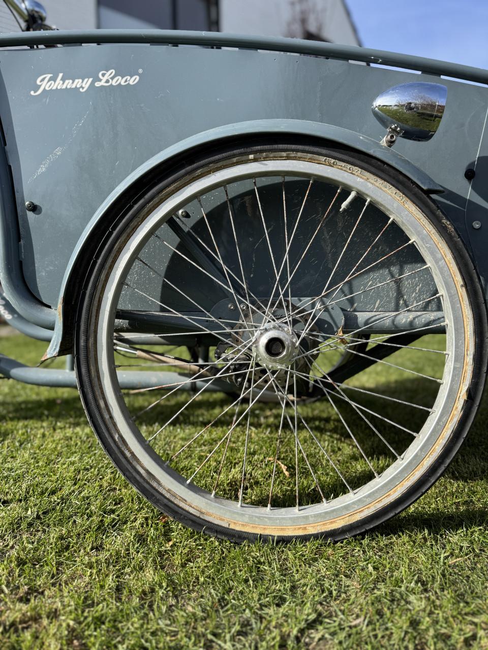 Johnny Loco bakfiets. Altijd binnen gestaan.